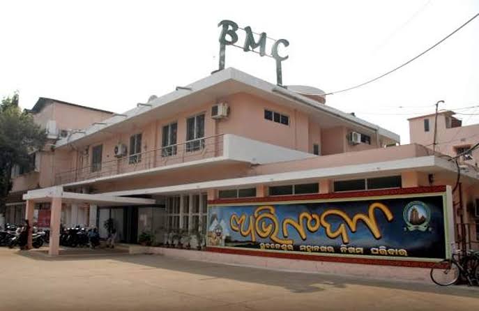 ସ୍ତି ଉନ୍ନୟନକୁ ନେଇ BDA-BMCକୁ ପ୍ରଶ୍ନ  ଯୋଜନା ଅଛି, ହେଲେ କାର୍ଯ୍ୟାନ୍ୱୟନର ସ୍ଥିତି କେତେ?